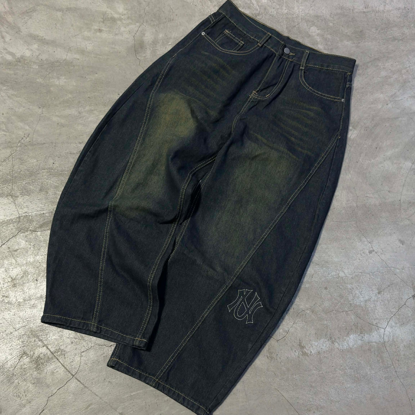 UN - BARREL WASH DENIM PANTS