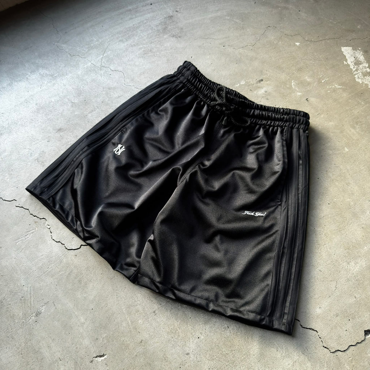 UNFRIEND 3STRIPES FU SHORTS