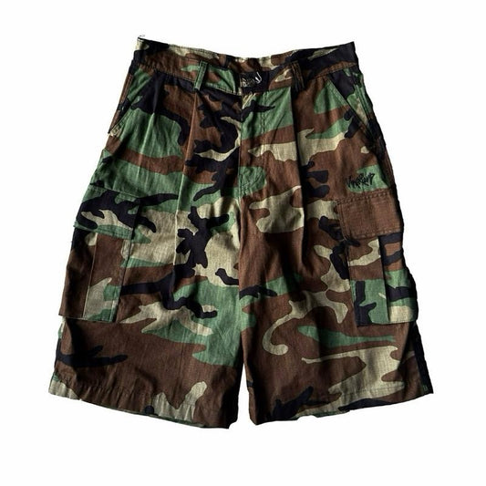 UNFRIEND - PLEATED CAMOU CARGO SHORTS